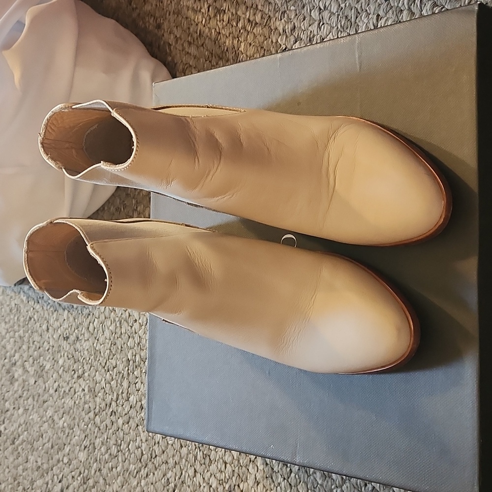 Nisolo Cream Ankle Boots sz 8